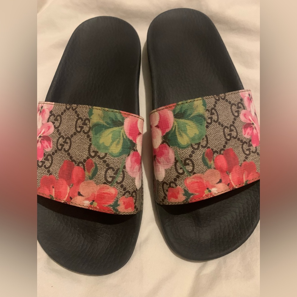 Gucci flora slides